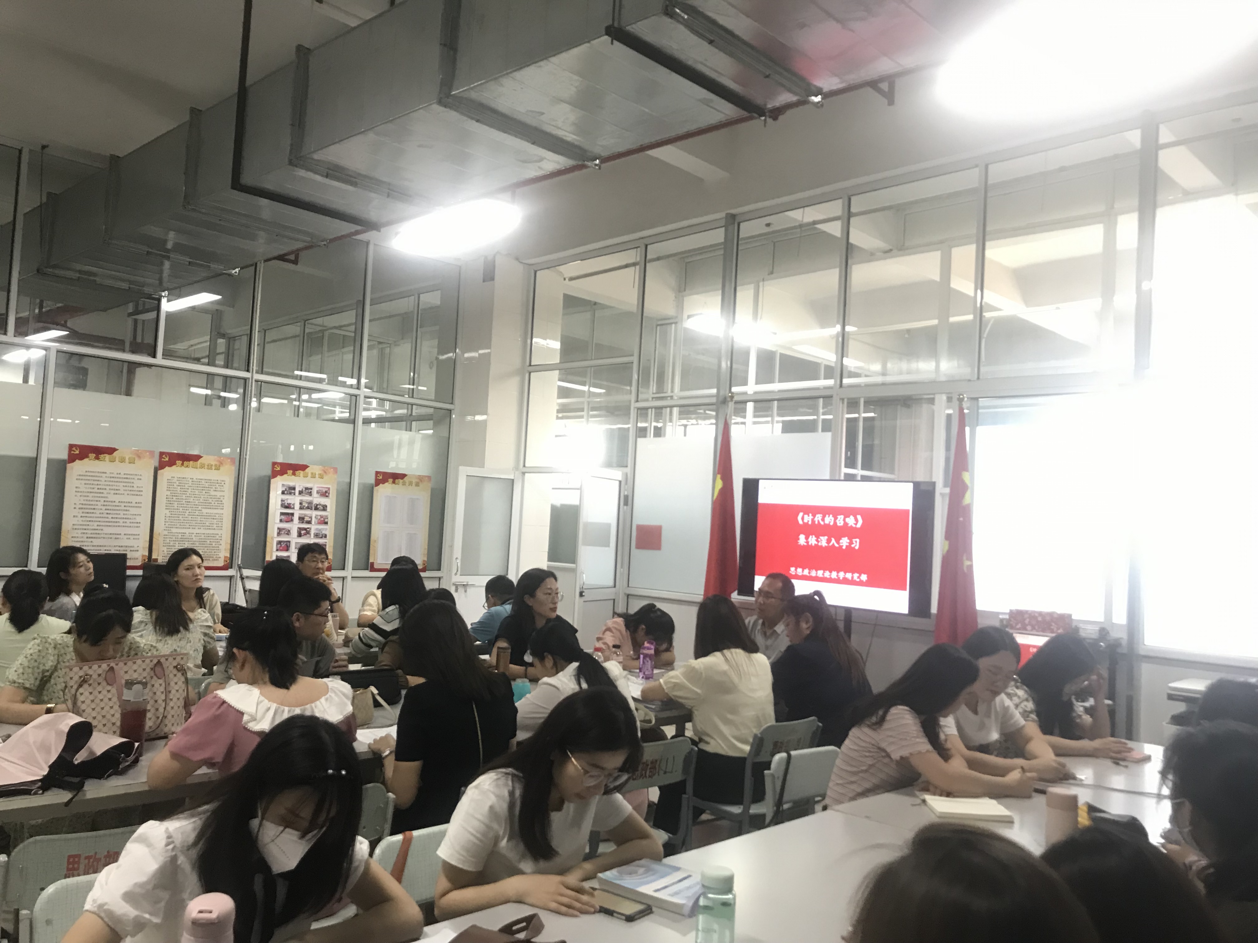 思政部开展认真学习集团总裁《时代的召唤》讲话会议
