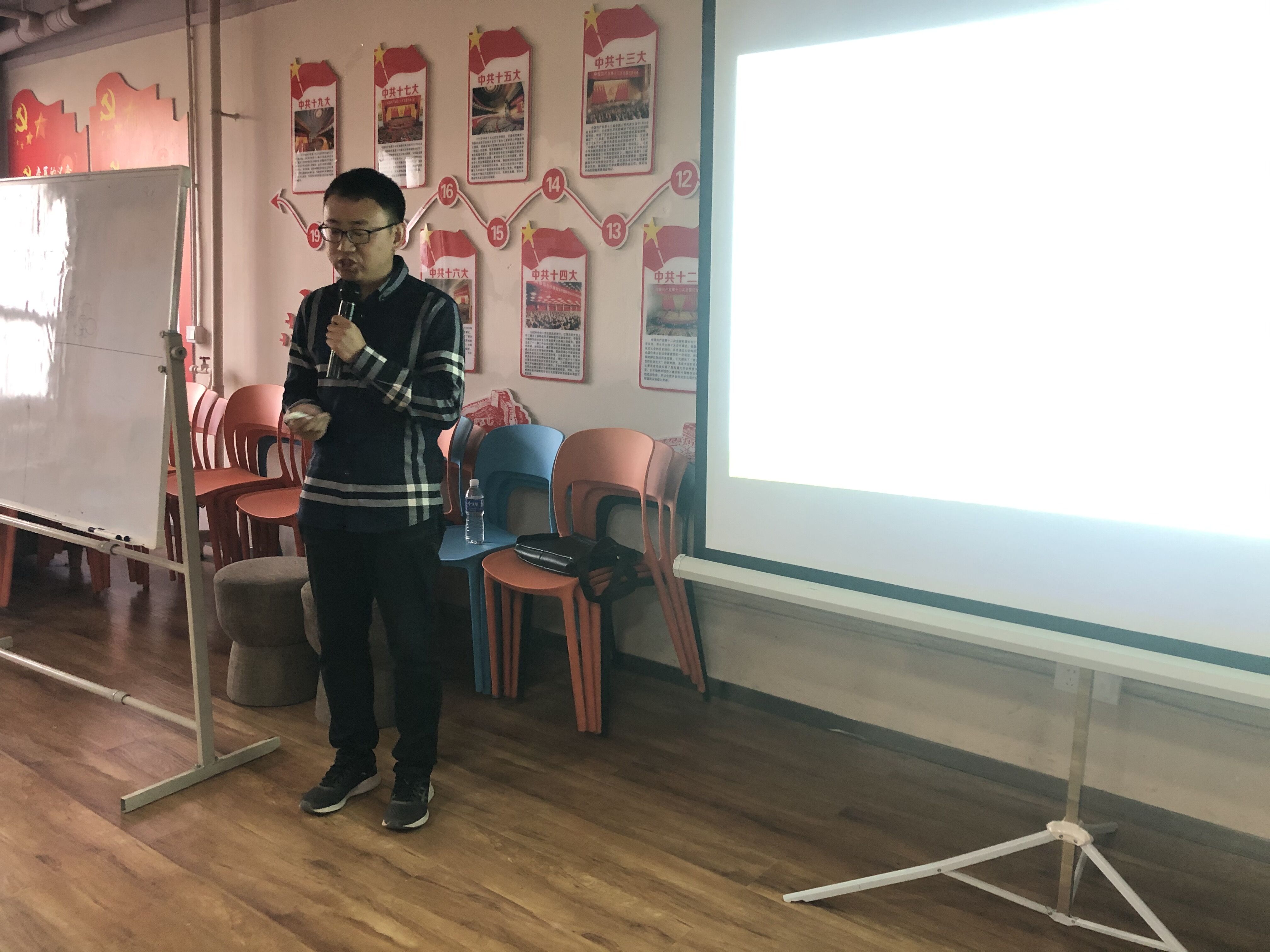 礼赞新中国,奋进新时代——思政部教师开展纪念新中国成立70周年系列讲座活动