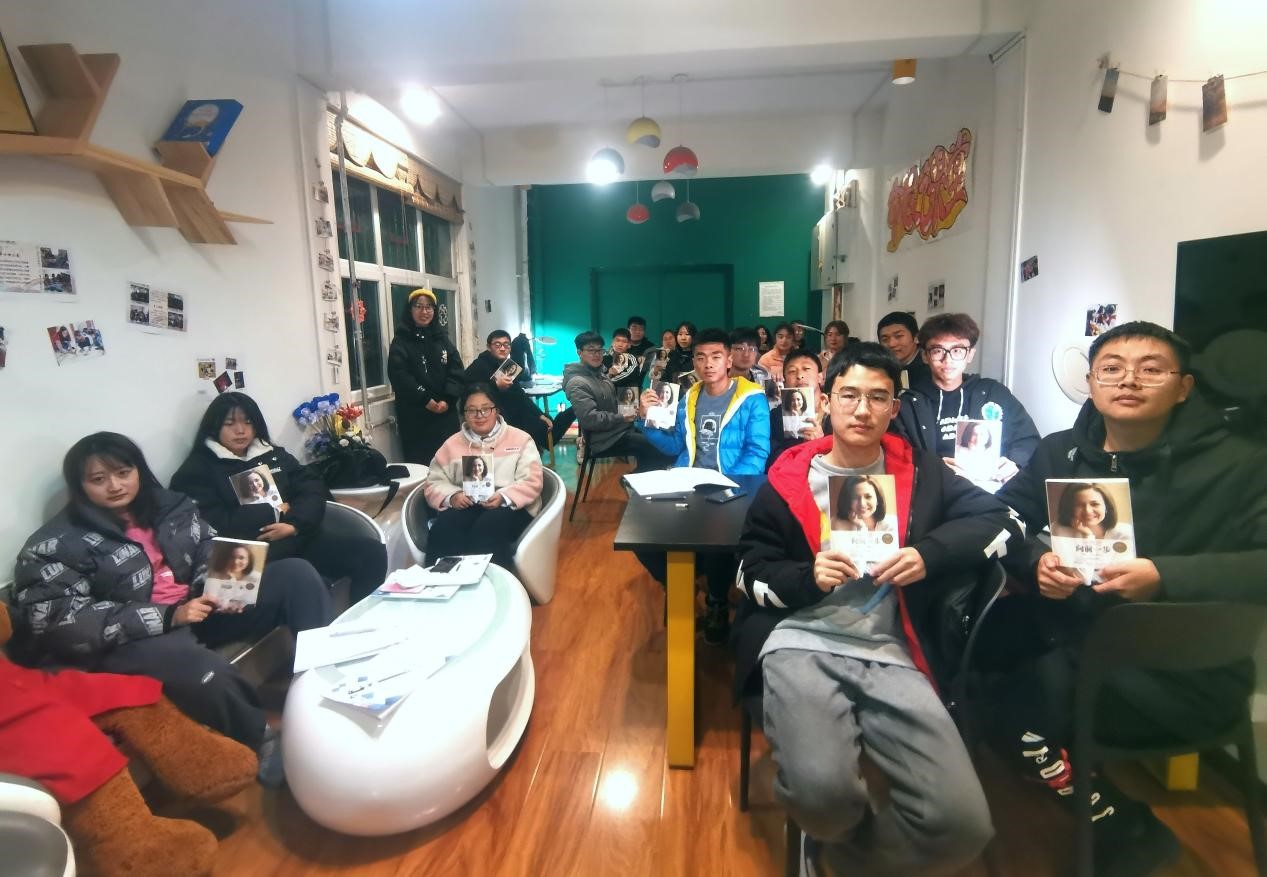 道阻且长,行则将至——师生共读大咖传记《向前一步》