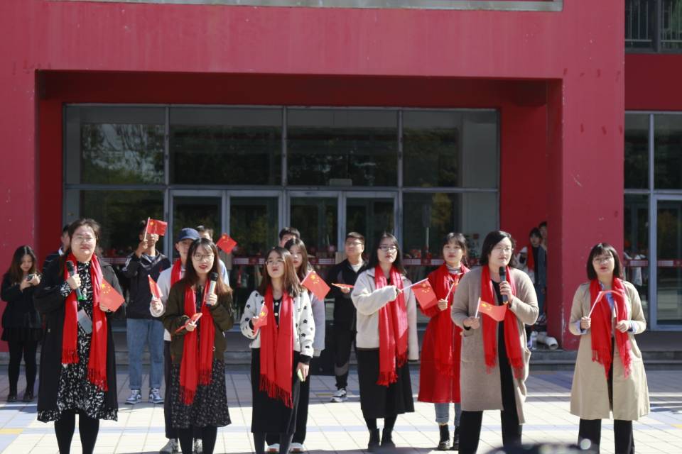 唱响红色经典 弘扬爱国精神