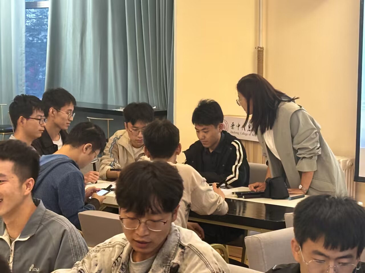 思政部教师与全生异科学生的破冰见面会