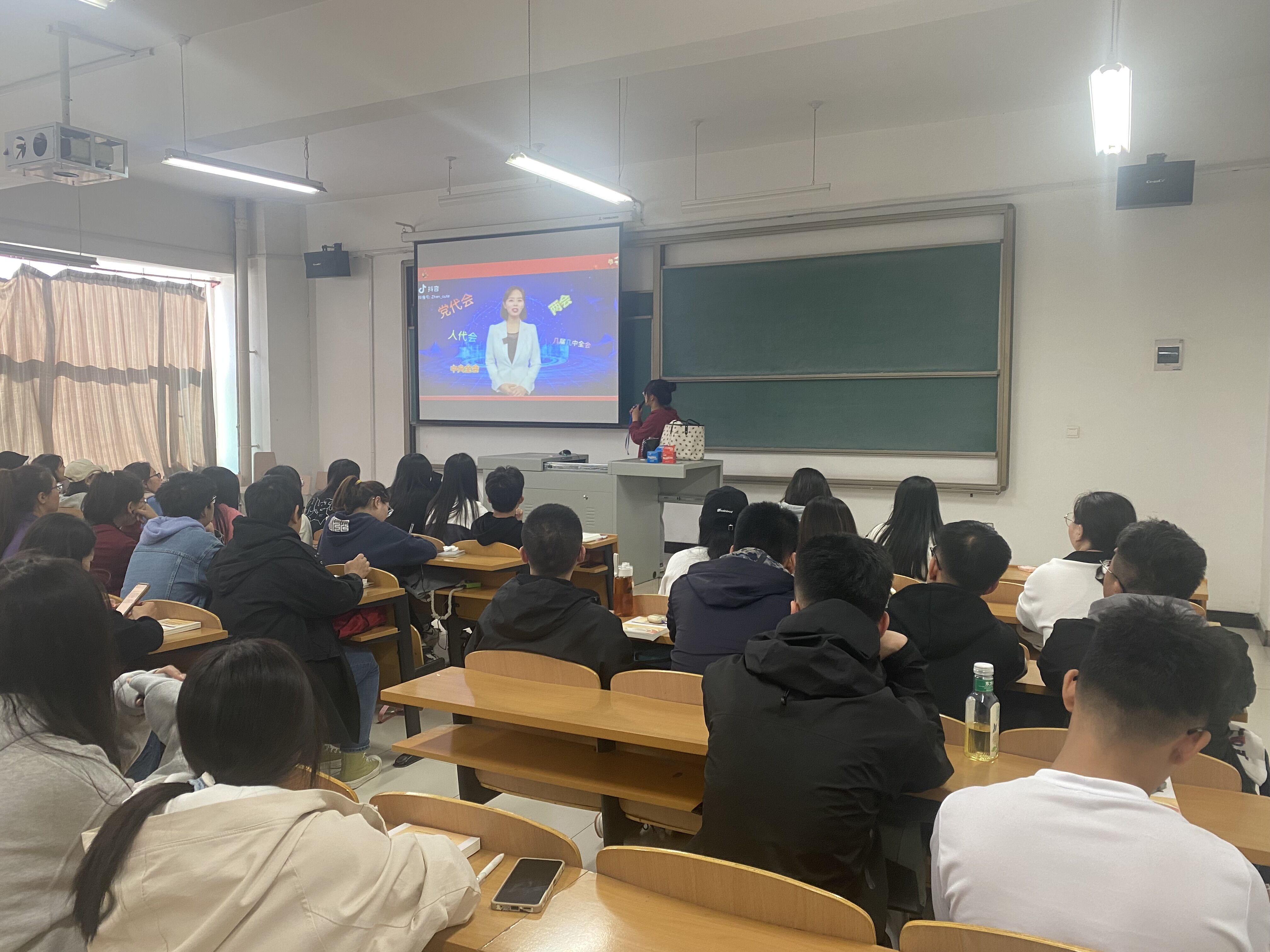 “喜迎二十大，一起向未来”之学生热议二十大——喜迎二十大，永远跟党走，奋进新征程