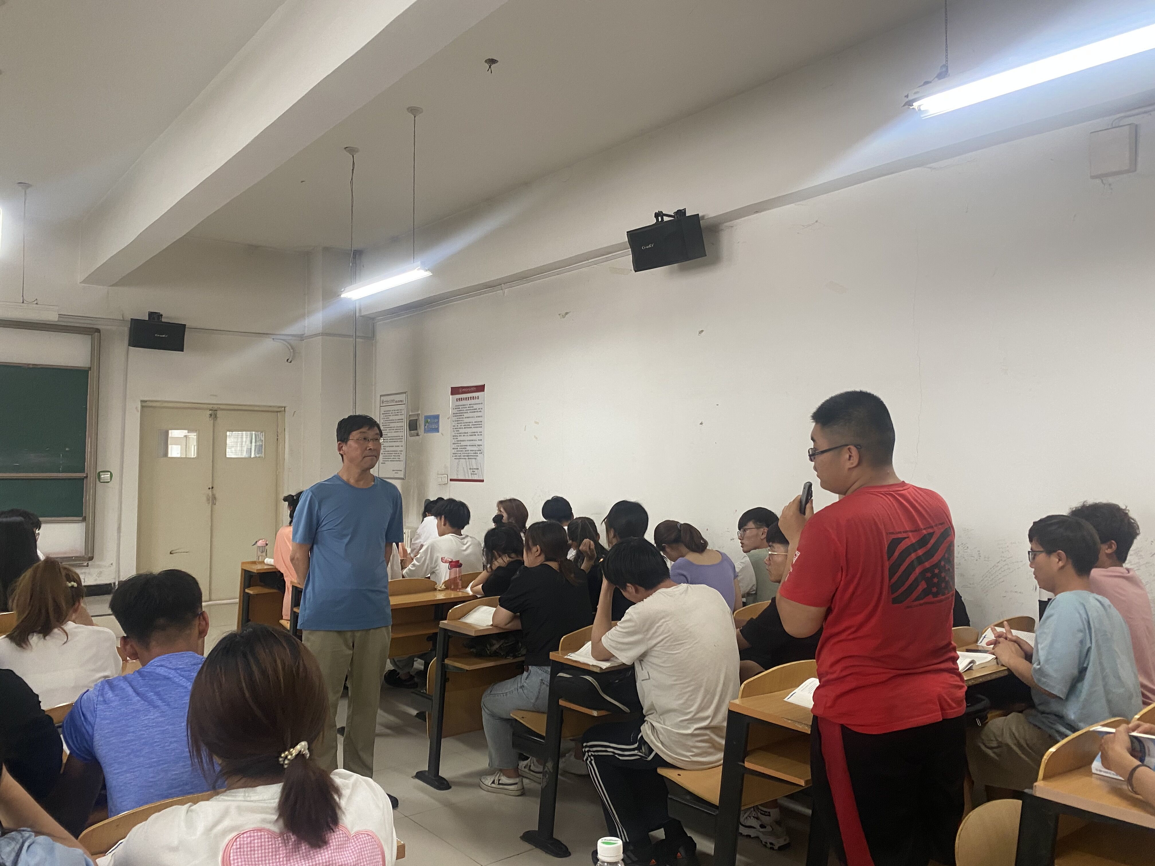 百尺竿头思更进，听课评课学为先---思政“会课厅”第12期