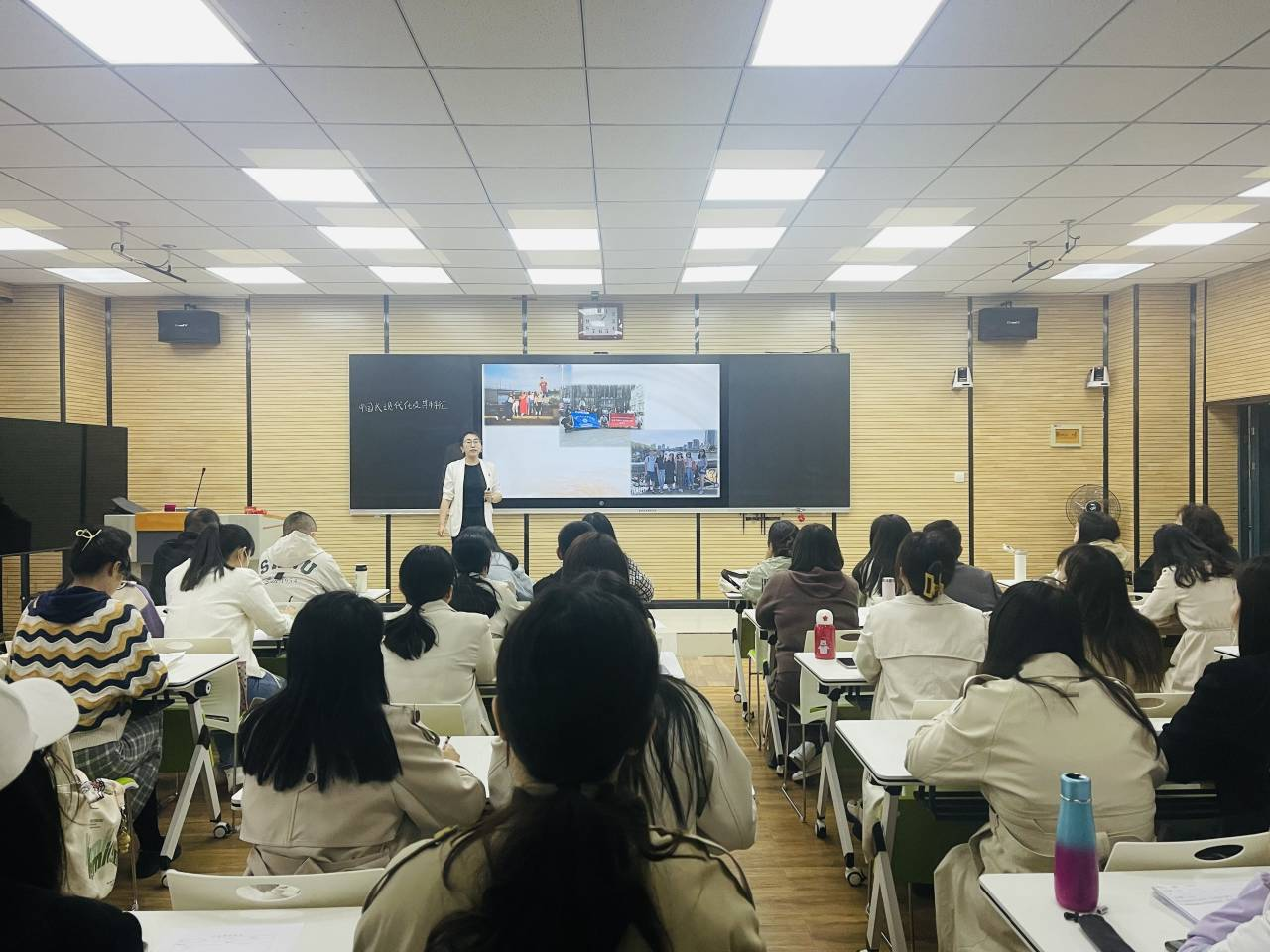 思想政治理论教学研究部开展公开示范课活动