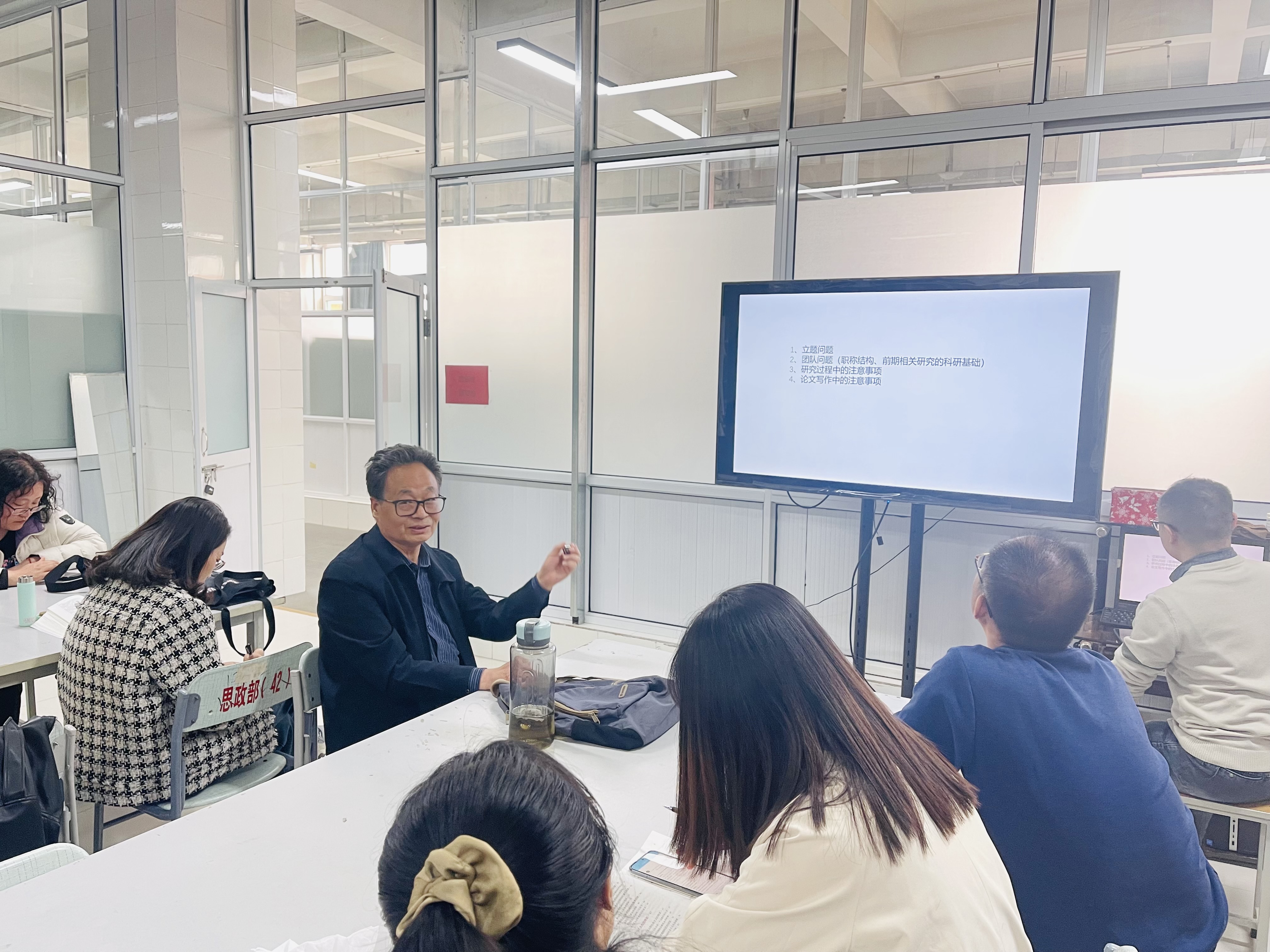 教改课题专题辅导 助力青年教师成长