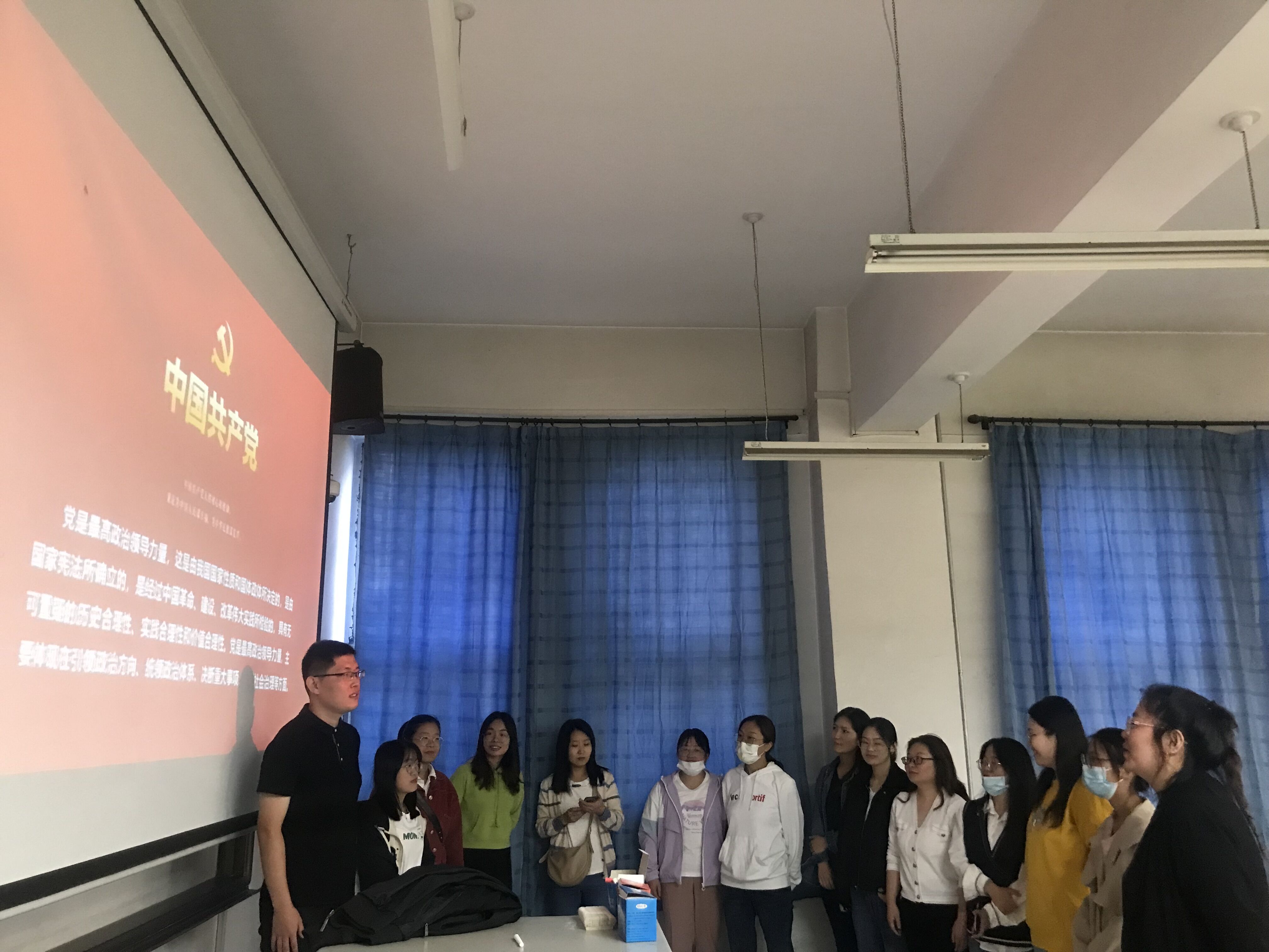 提高教学能力 促进教师成长——思政部开展新学期“思政会课厅”活动