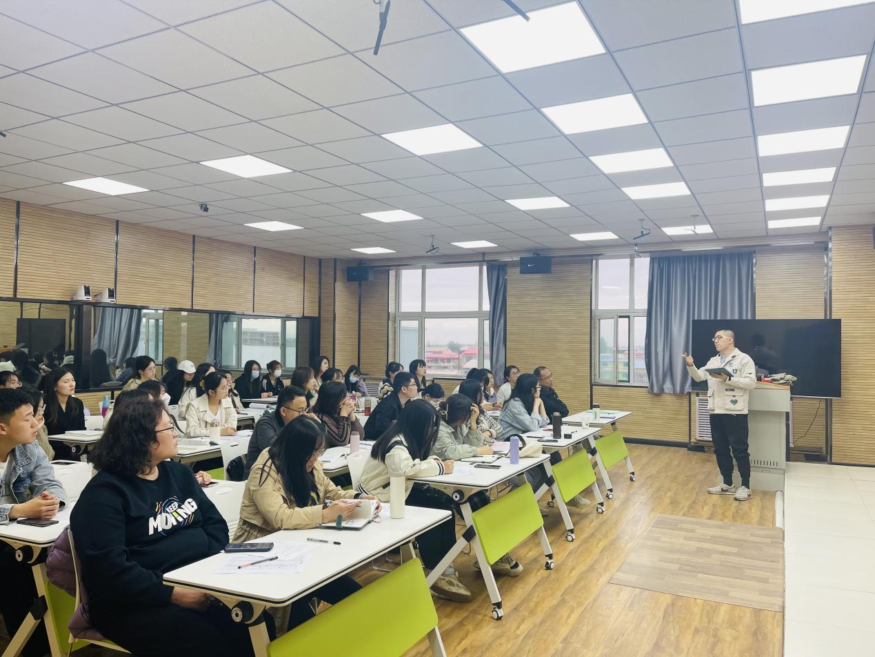 思想政治理论教学研究部开展公开示范课活动