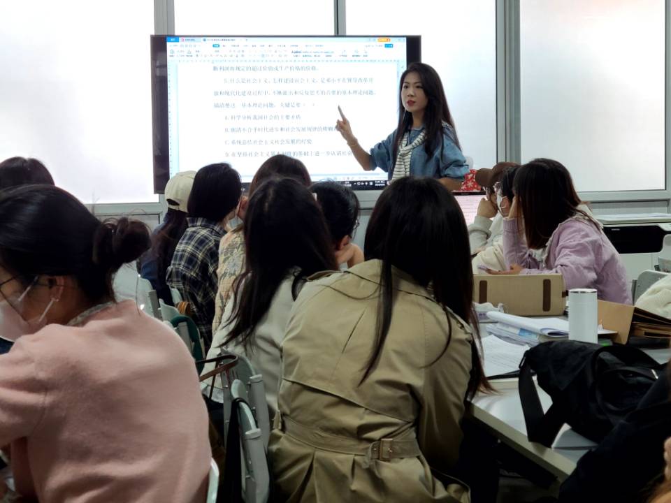 思政部开展“信院思享会”师生集体备课活动